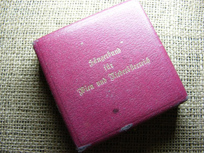 Filharmonikusok emlékérem, 1908, eredeti dobozában