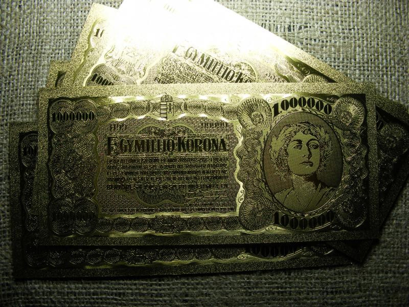 Egymillió korona bankjegy, 1923, aranyozott plasztik