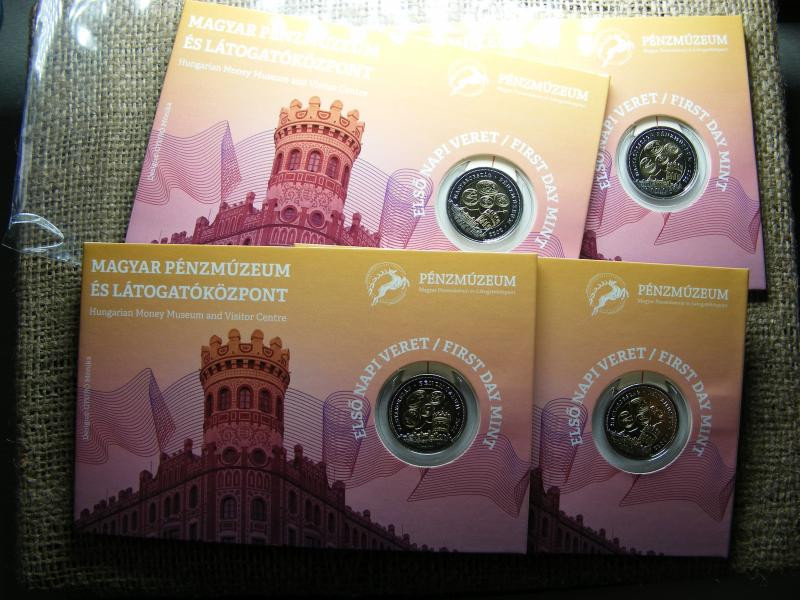 100 forint 2022, Pénzmúzeum bliszter, elsőnapi veret, sorszámkövető