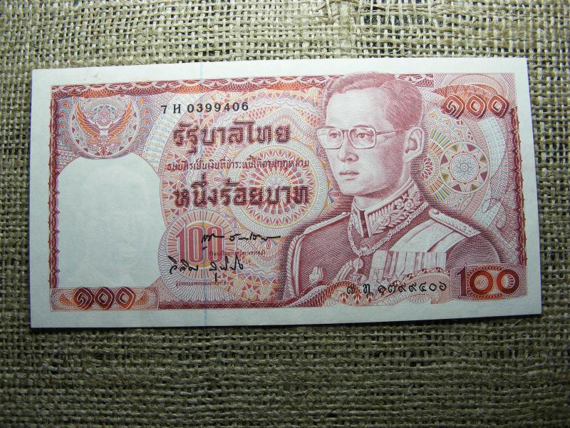 Thaiföld 100 bath bankjegy, 2004, V2