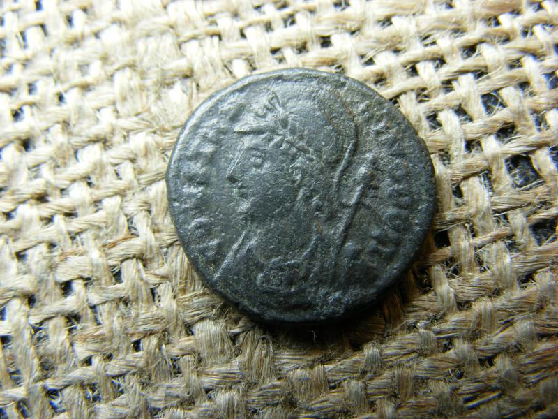 Róma Constantinopolis bronz follis, 330-340