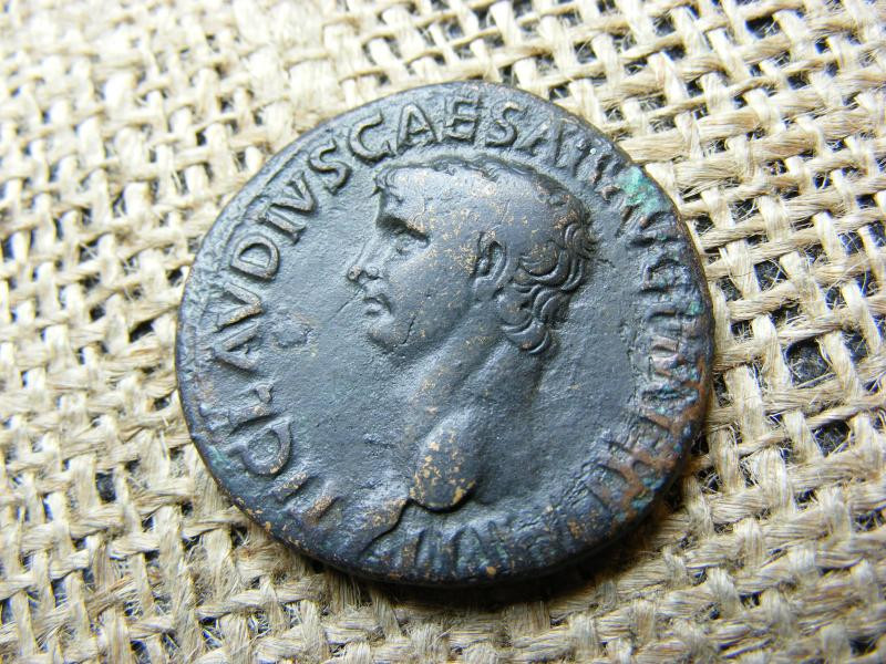 Claudius AS érme, Minerva hátlappal