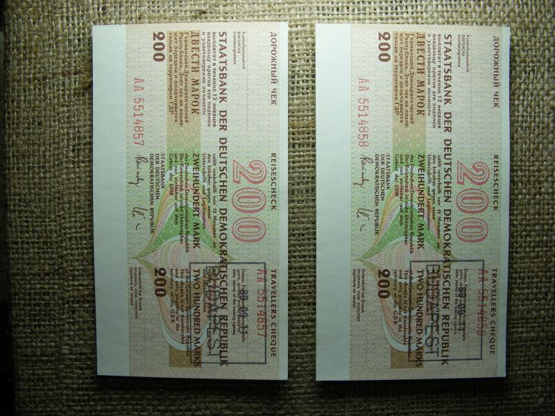 DDR 200 márka, 1989, hajtatlan, 2 db sorszámkövető