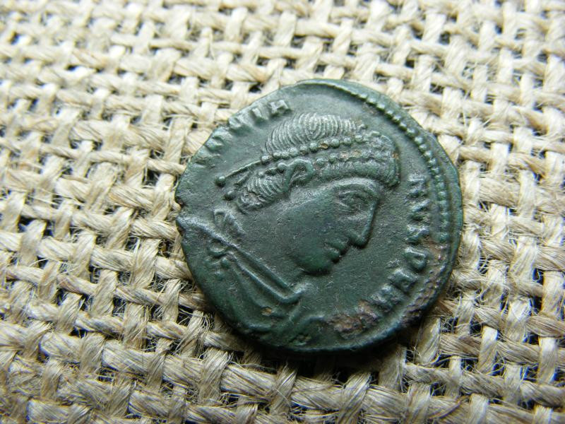 Valentinianus kis bronzérme, 364-375