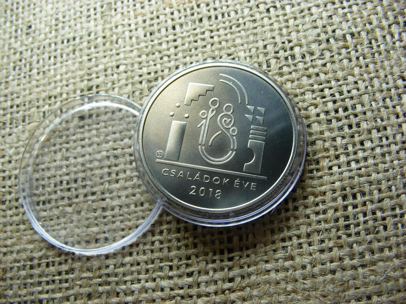 2000 forintos érme, 2018, Családok