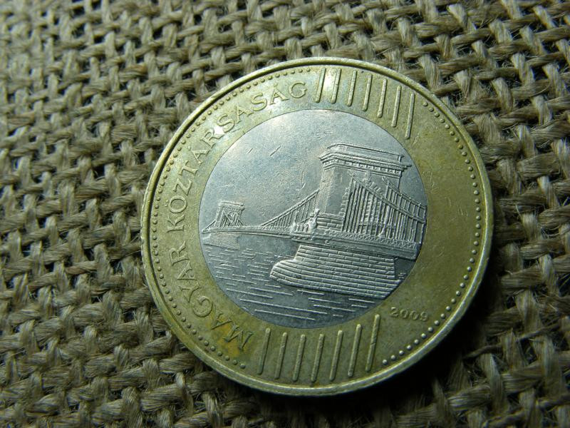 200 forintos érme, 2009, ritkább hosszú vonalas