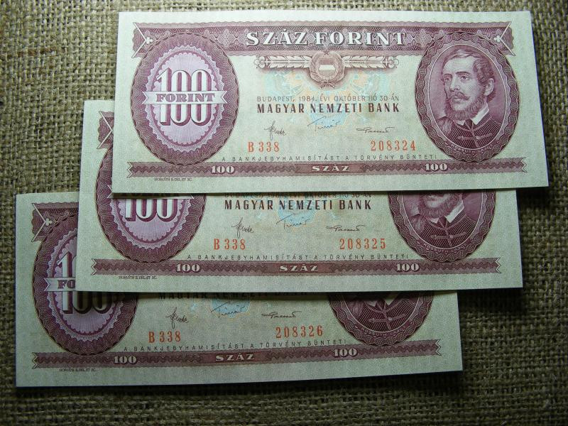 100 forintos bankjegy, 1984, 3 db hajtatlan, sorszámkövető