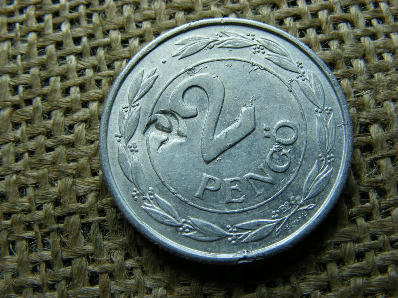 2 Pengő, 1942, sarló-kalapács beütés