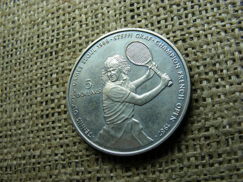 Niue 5 dollár, 1987, Elizabeth II és Steffi Graf
