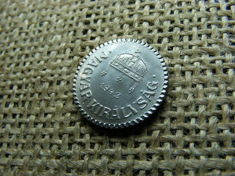 2 fillér 1942, rozettás Artex