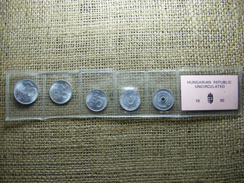 5 Filléres érme, 1990, fóliás forgalmi sor
