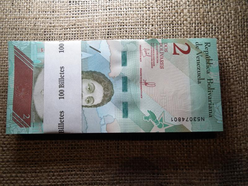 Venezuela 2 bolivares, 2018, 100 db banki köteg
