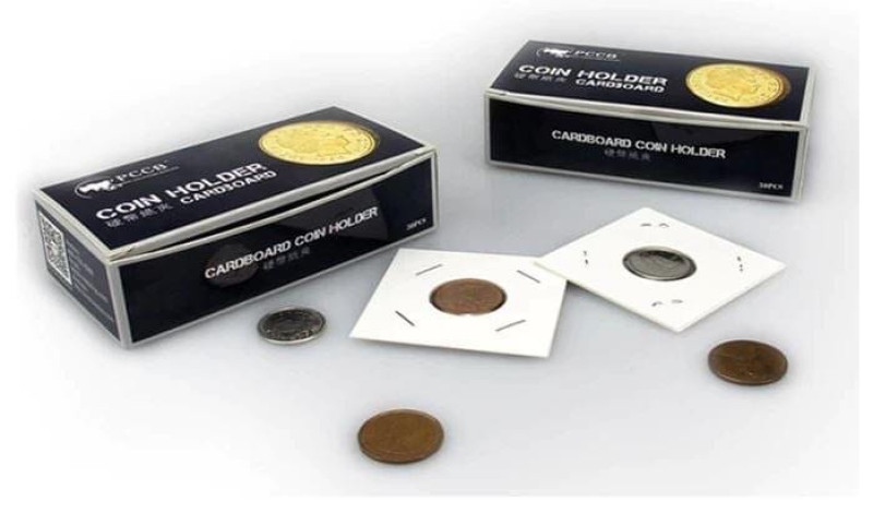 Tűzőkapcsos érmetartó karton 20,5 mm-es átlátszó ablakkal 50x50 mm-es alapon ár/ doboz ( 50 db )