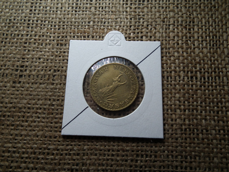 10 forint 1985 , verdehibás , elfordult ! Ritka 