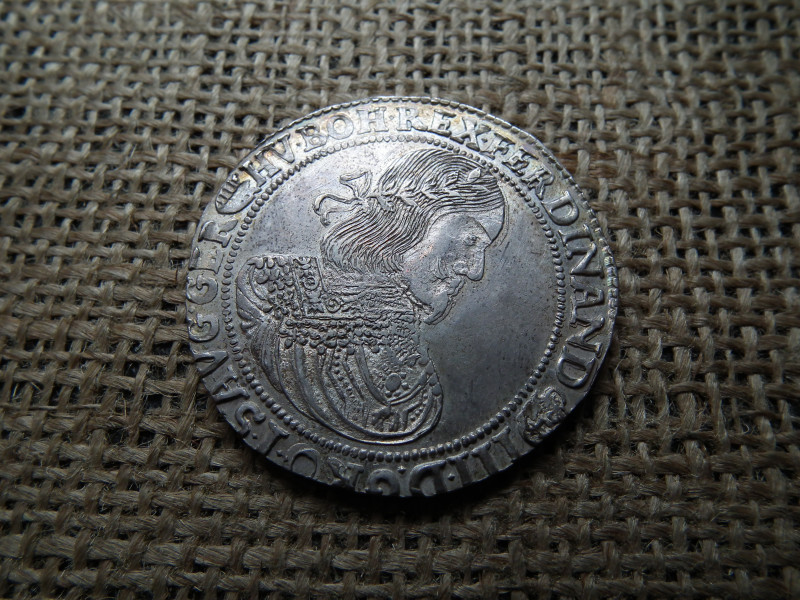 III. Ferdinánd ezüst 1 tallér 1657 KB , Körmöcbánya , tökéletes perem , nem volt füles , sem foglalatban ! Extra állapot 