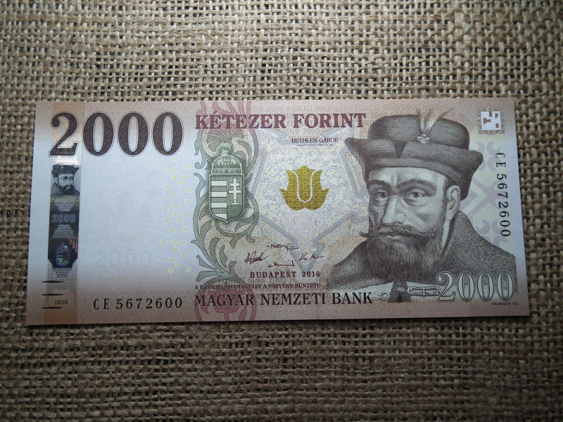2000 forint 2016 CE , UNC