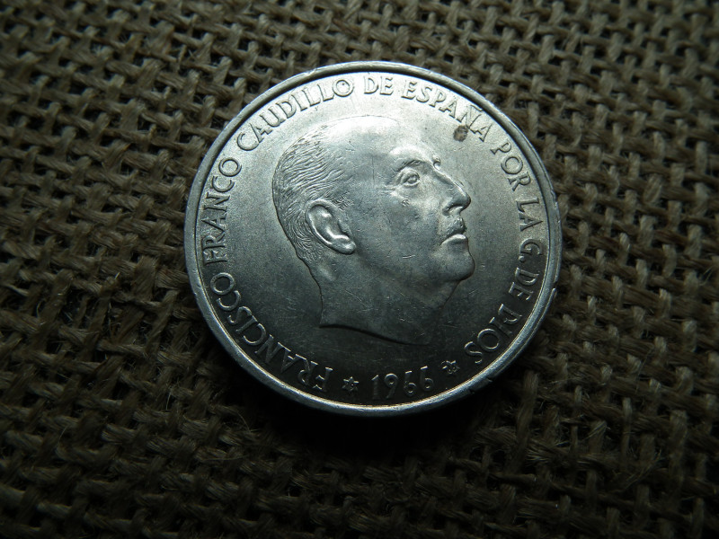 Spanyolország , ezüst 100 Pesetas 1966 , ptas  – Francisco Franco