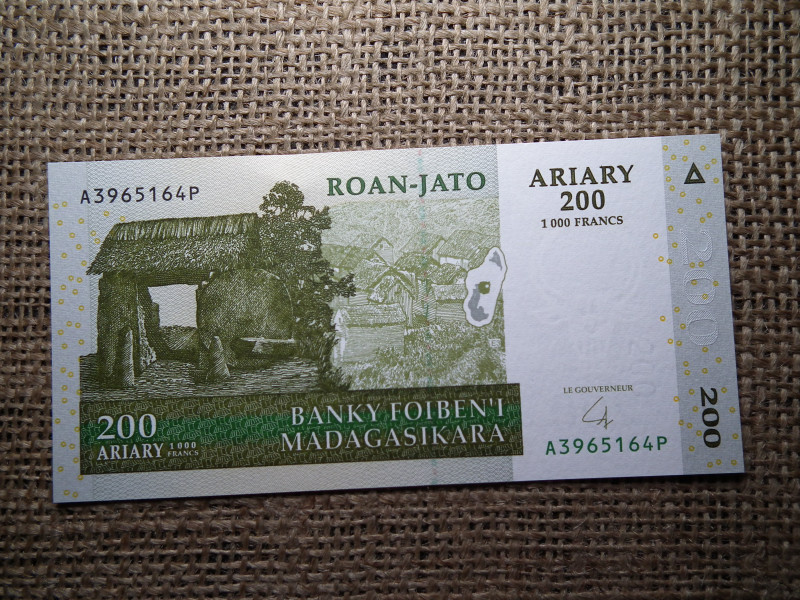 Madagaszkár 200 ariary 2004 UNC , B1