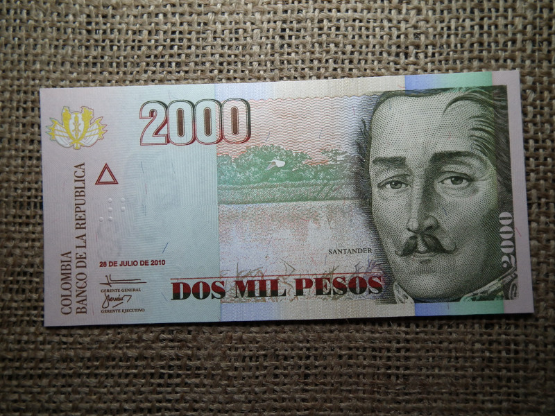 Kolumbia 2000 pesos 2010 UNC , B1