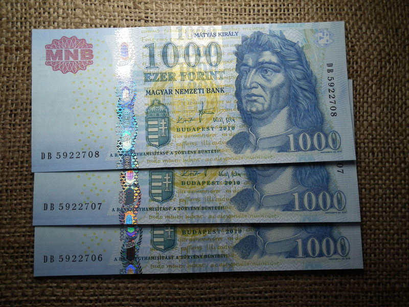 1000 forint 2010 DB , UNC , 3 db sorszámkövető 