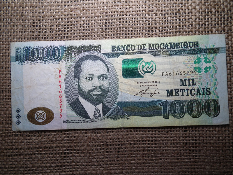 Mozambik 1000 meticais 2011 VF , C1