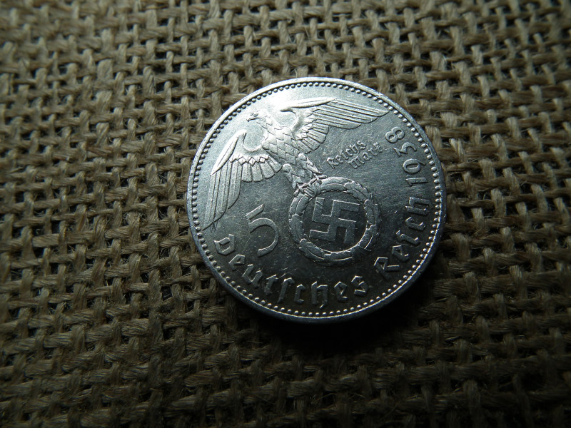 Birodalmi ezüst 5 márka 1938 J , Nagy sasos - horogkeresztes , Verdehibás , idegen anyag benyomódás , 1847 évszámban