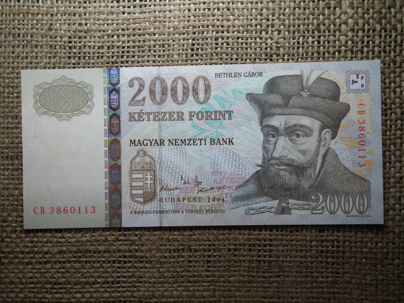 2000 forint 2004 CB , UNC