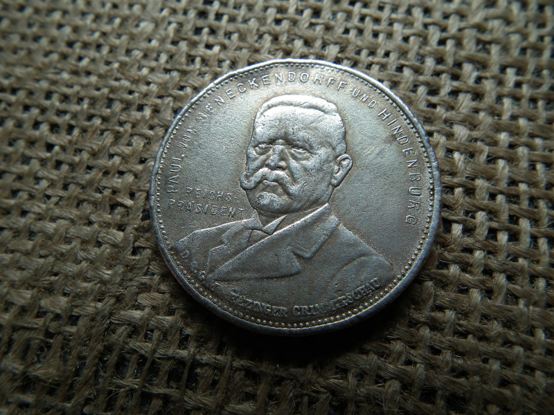 Hindenburg , Paul von Beneckendorff birodalmi zseton , 100 márka , 3 márka reklámérem 