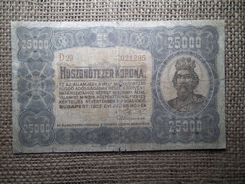 25000 korona 1923 , nagyon ritka , javított , préselt ,eredeti bankjegy !