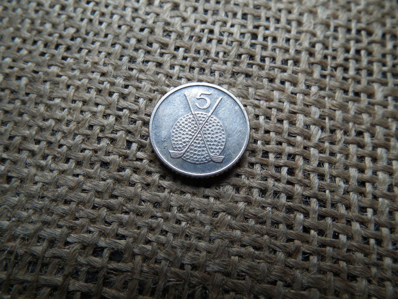 Man szigetek 5 penny 1995 , pence - II. Erzsébet golflabda és ütők