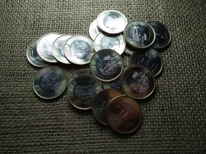 200 forint 2024 , roniból , verdefényes ! Ár / db