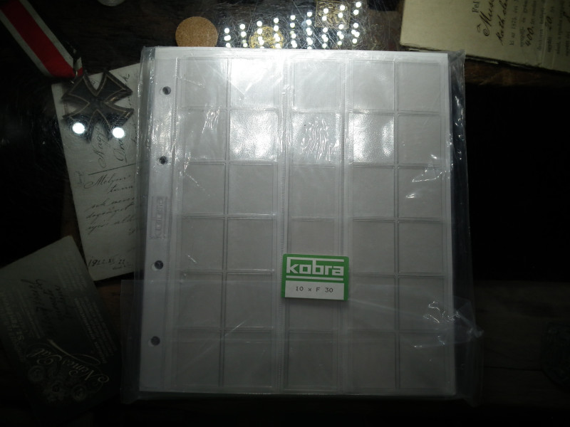 Kobra , Érmetartó , éremtartó , érme berakó lap ! 10 db 30 férőhelyes ! Ár / zacskó ( 10 lap , 10 elválasztó ) Új !