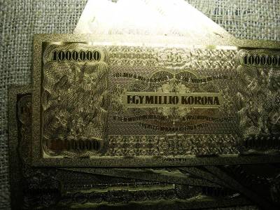 Egymillió korona bankjegy, 1923, aranyozott plasztik