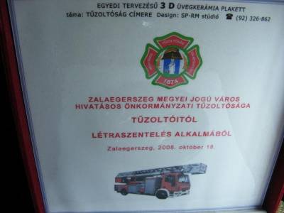 Tűzoltóság Zalaegerszeg 3D üvegkerámia plakett, díszdobozban
