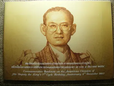 Thaiföld 100 baht bankjegy, 2011, V2