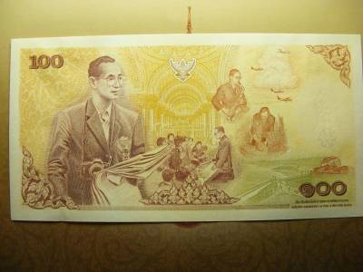 Thaiföld 100 baht bankjegy, 2011, V2