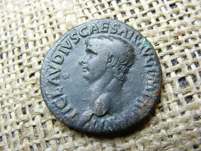 Claudius AS érme, Minerva hátlappal