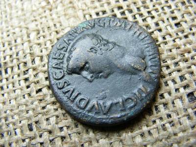 Claudius AS érme, Minerva hátlappal