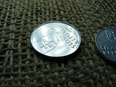 10 halierov 1999, verdehibás, maradék lapkára vert + normál