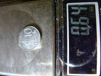 10 halierov 1999, verdehibás, maradék lapkára vert + normál