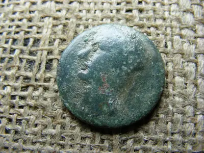 Ókori Görög Ionia bronz érme, Kr.e. 1. század, Nike