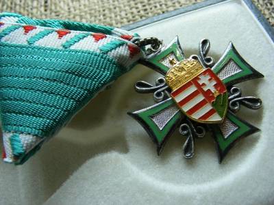 Tiszthelyettesi Szolgálati Jel III. fokozata, díszdobozban