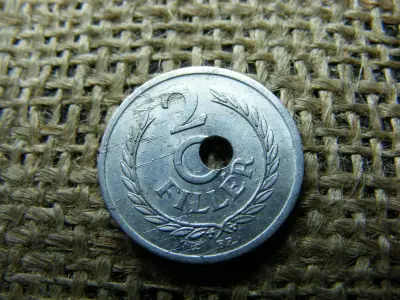 2 fillér, 1955, verdehibás, félrelyukasztott