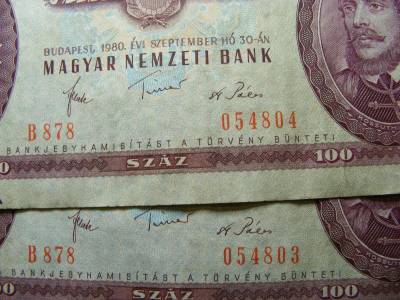100 forintos bankjegy, 1980, 2 db sorszámkövető