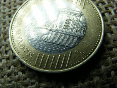 200 forintos érme, 2009, ritkább hosszú vonalas