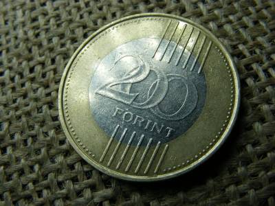 200 forintos érme, 2009, ritkább hosszú vonalas