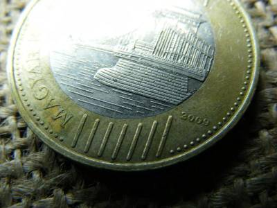 200 forintos érme, 2009, ritkább hosszú vonalas