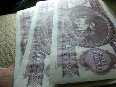 100 forintos bankjegy, 1984, 3 db hajtatlan, sorszámkövető