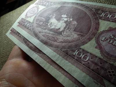 100 forintos bankjegy, 1980, hajtatlan, sorszámkövető