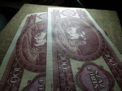 100 forintos bankjegy, 1980, hajtatlan, 2 db sorszámkövető